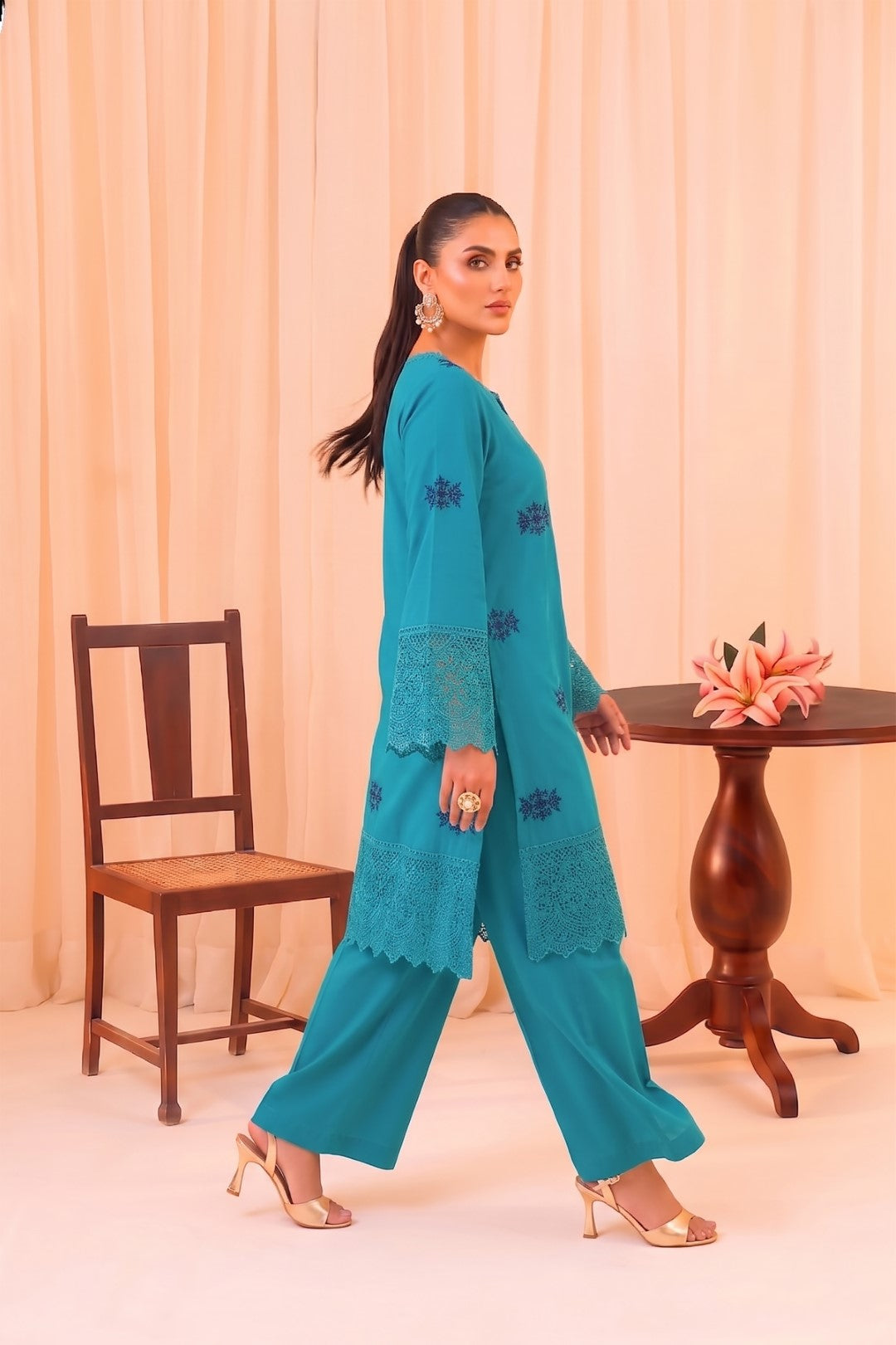 2 PIECE PREMIUM PURE LAWN EMBROIDERED UNSTITCHED SUIT 611