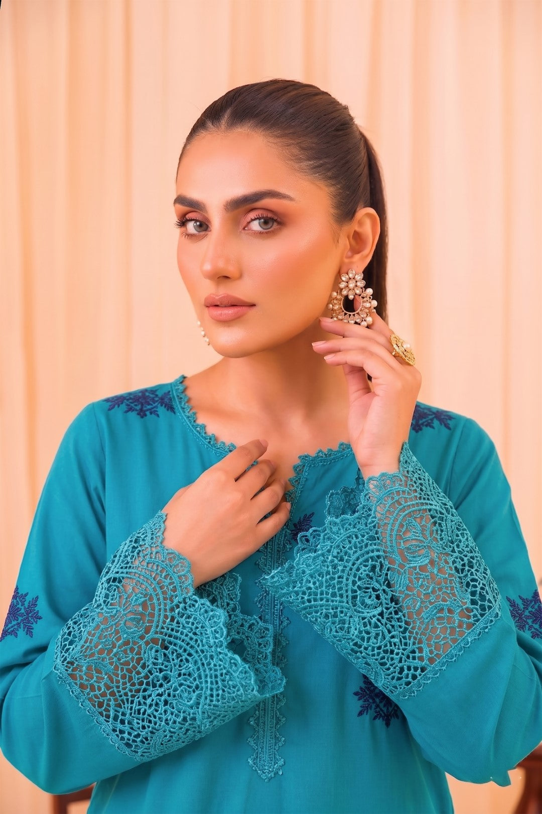 2 PIECE PREMIUM PURE LAWN EMBROIDERED UNSTITCHED SUIT 611
